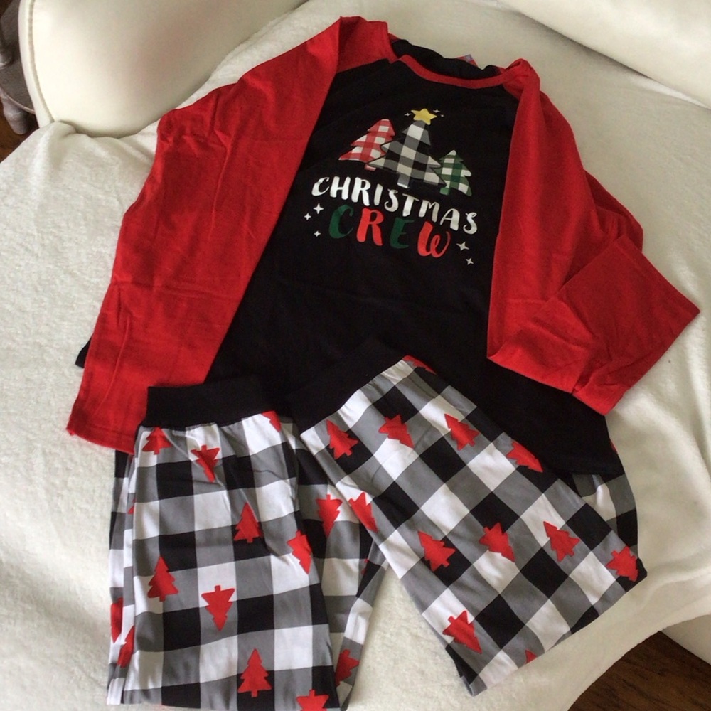 Merry Moments - Christmas Crew Women’s Pajamas Set